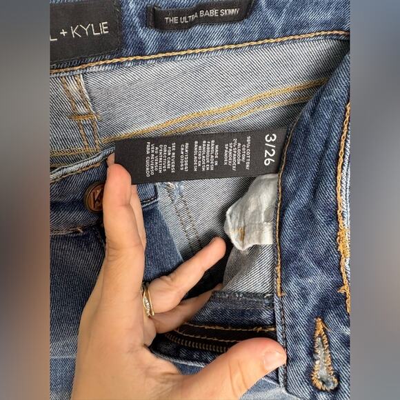Kendall & Kylie Ultra Babe Skinny Jeans 3/26 Distressed Ripped Denim Mid Rise - Picture 7 of 7
